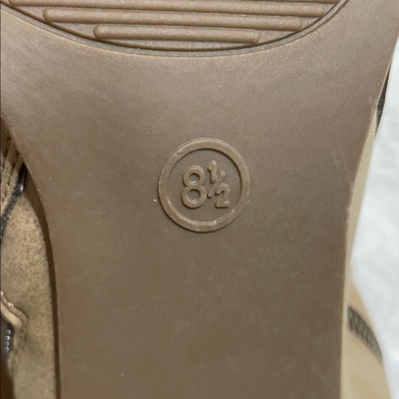 Universal Thread Strappy Block Heels - Picture 5 of 14